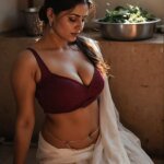 #sareeblouse #sareedraping #sareehot #sareelovers #sareefashion #saree #sareesty...