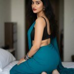 #sareeblouse #sareedraping #sareehot #sareelovers #sareefashion #saree #sareeswa...