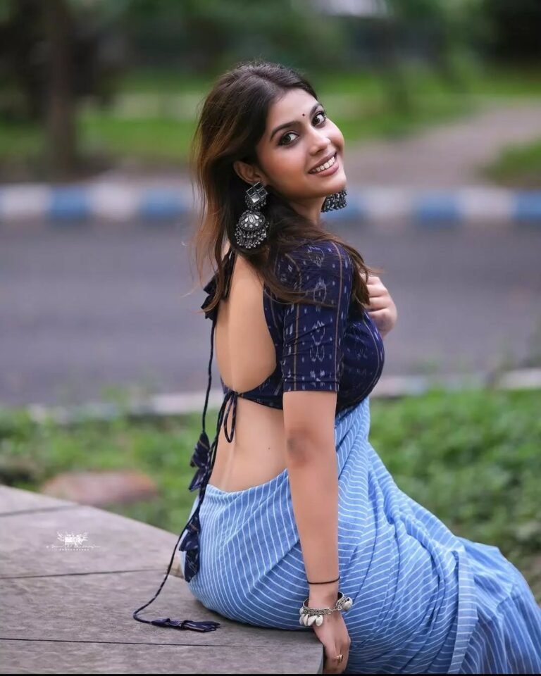 #beingtraditional #saree #backlessbeauty #trendinggirl #beautifulgirl #sareehot ...