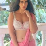 #meghashukla #beingtraditional #sareeseduction...