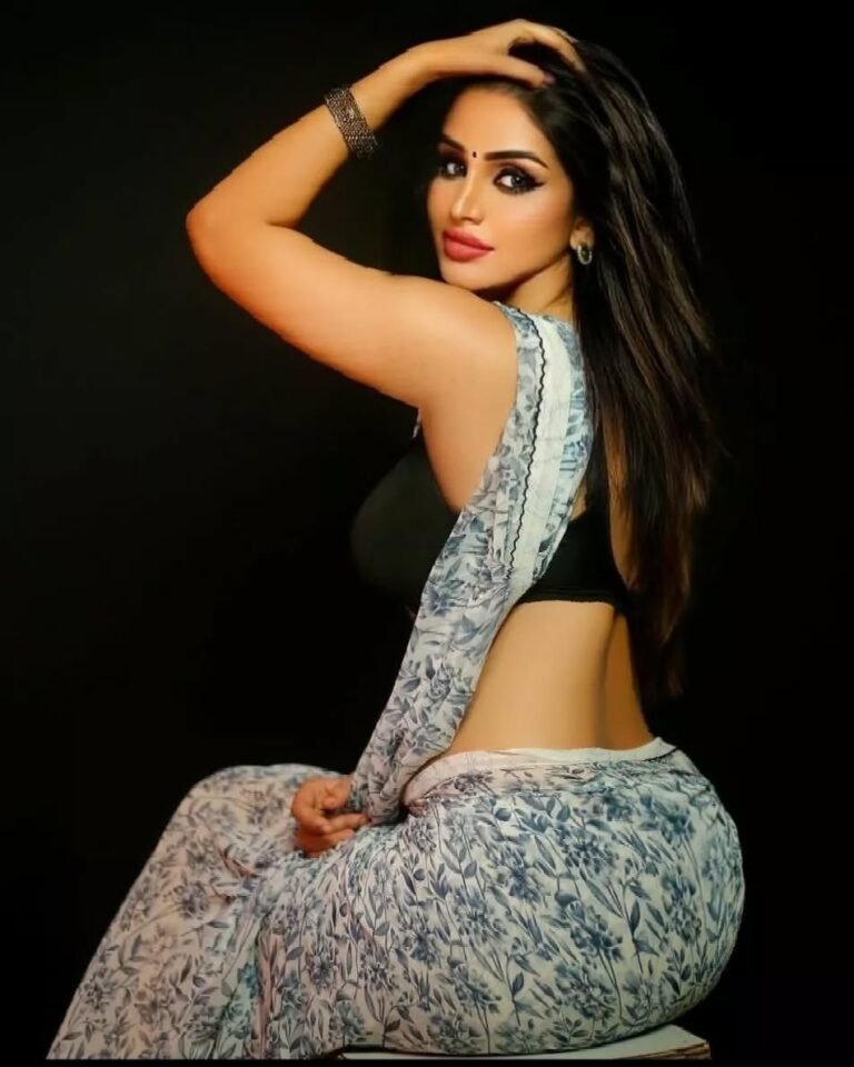 In Frame @ jessievk14
#beingtraditionall #kannadaactress #teluguactress...