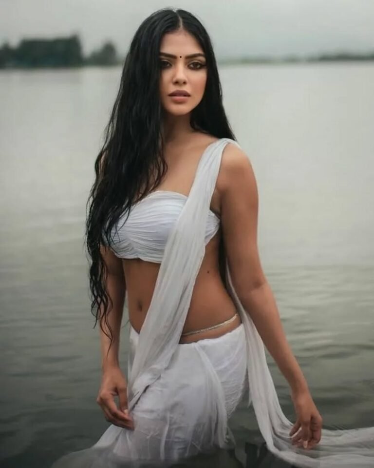 In Frame @ malvika mohanan
#malvikamohanan #malvikamohananhot #kannadaactress #t...