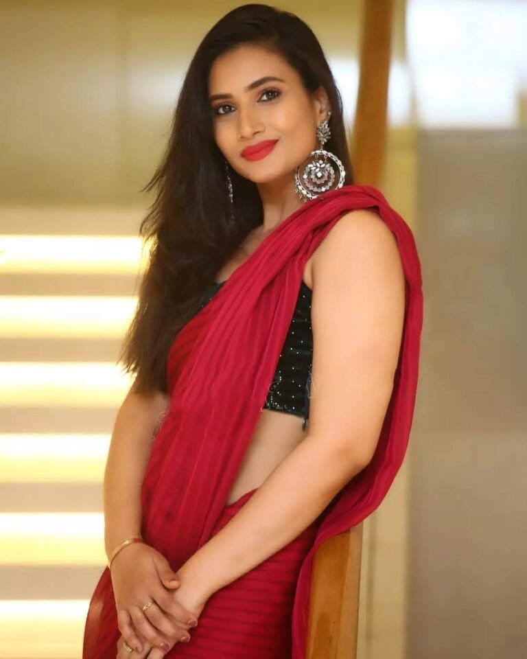 In Frame @ Sai sree Reddy
#beingtraditional #beingtraditionall...