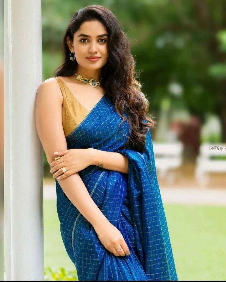 In frame @teju_ashwini#tejuashwini
#saree
#sareelove
#sareefashion
#saree...