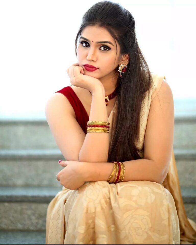 In frame @jessievk14#jessievk
#angelrai
#nishaguragain97
#simrankaur
#dis...