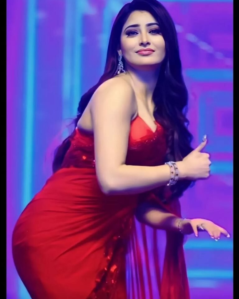 In frame @urvashirautela#urvashirautela
#beingtraditionall
#beingtraditiona...