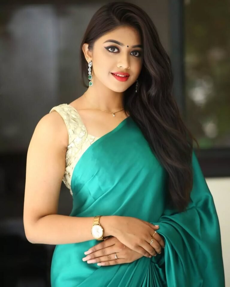 In frame @malavikasatheesanofficial#malavikasatheesan
#indianactress
#kannad...