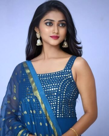 In frame @thegayathripatel#gayathripatel
#kannadaactress
#teluguactress
#b...