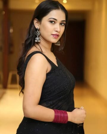 In frame @ honey Reddy#honeyreddy
#beingtraditionall
#hotactress...