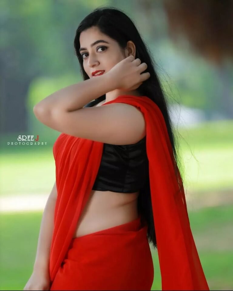 In frame @im_ksudha
@ksudha_official...