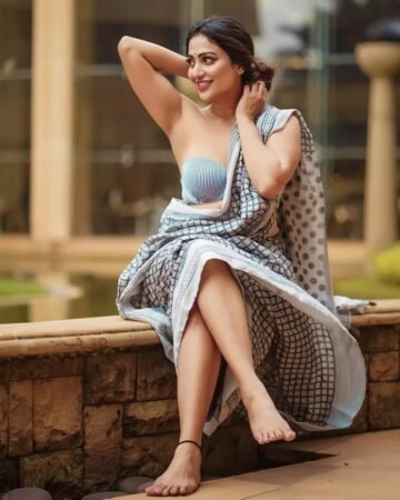#saree
#viralpost
#bollywoodactresses
#tollywoodhotactress
#kannadaactress
#t...