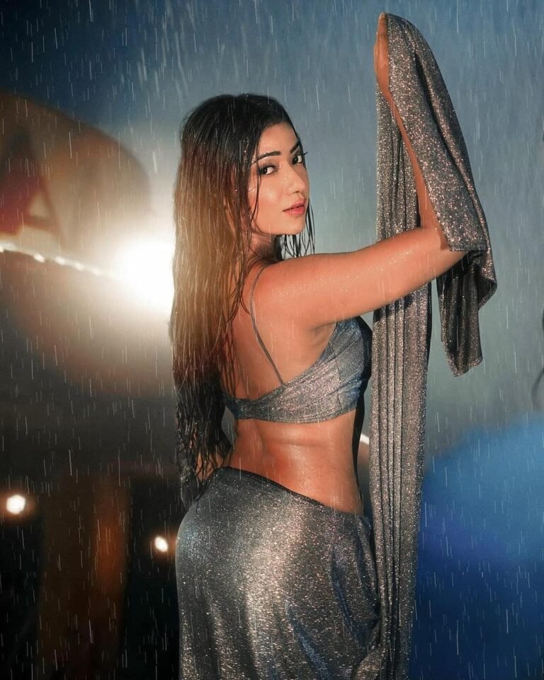 DM FOR PROMOTIONSFollow @being_traditionallIn frame -- @muskansharma.5#mus...