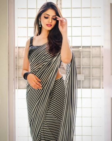 DM FOR PROMOTIONS#rahasyagorak #beautifulgirl #sareedraping #silksarees #shiff...