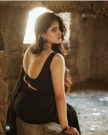 DM FOR PROMOTIONSFOLLOW @being_traditionallIn Frame--- @kaavyavurity#toll...