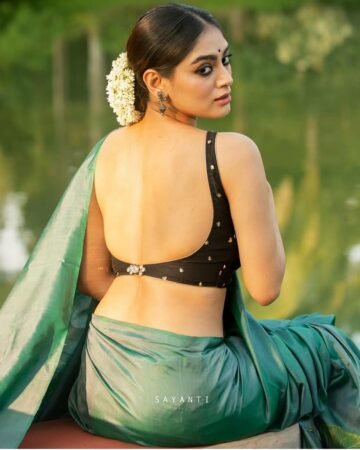 #sareelove
#sareeonline
#sareeseduction...