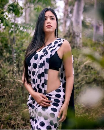 DM FOR PROMOTIONSFollow @being_traditionallIn Frame-- PRIYANKA JAINPhotog...
