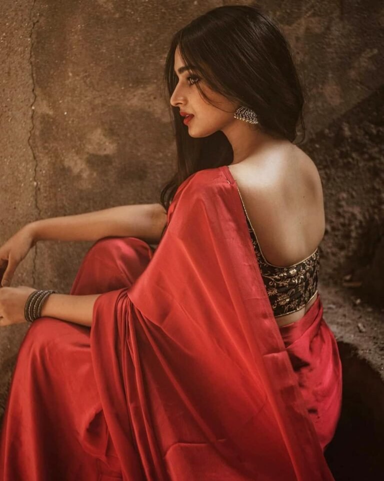 DM FOR PROMOTIONSFOLLOW @being_traditionallIn Frame-- @ayeshaakhan_official...