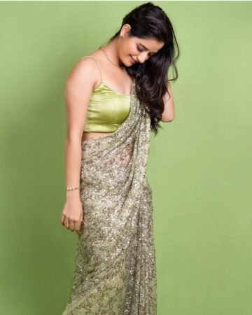 DM FOR PROMOTIONS
FOLLOW @being_traditionallIn frame-- @ashika_rangnath
#sare...