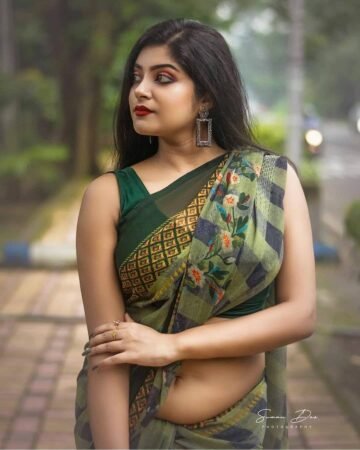 DM FOR PROMOTIONSFollow @being_traditionallIn Frame-- @chandrikapassionica1
...