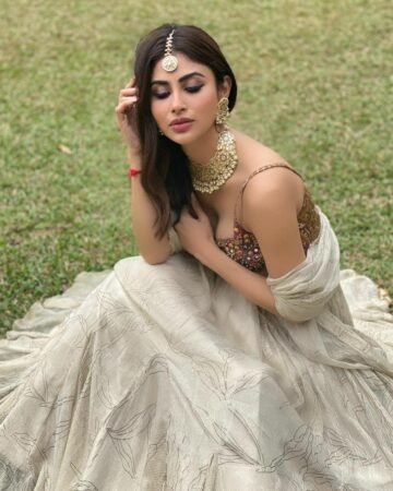 DM FOR PROMOTIONS/SHOUTOUT/COLLABORATION#mounyroy #mouniroy #mouniroyhottest #...