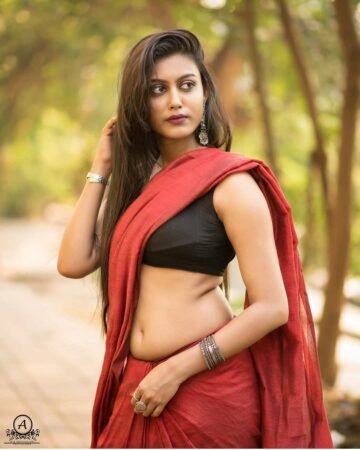 DM FOR PROMOTIONSIN FRAME-- @
Pic credit -- @avik_photography...