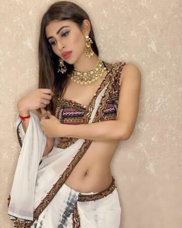DM FOR PROMOTIONSFOLLOW @being_traditionall#mouniroy
#mouniroyfc
#mouniro...
