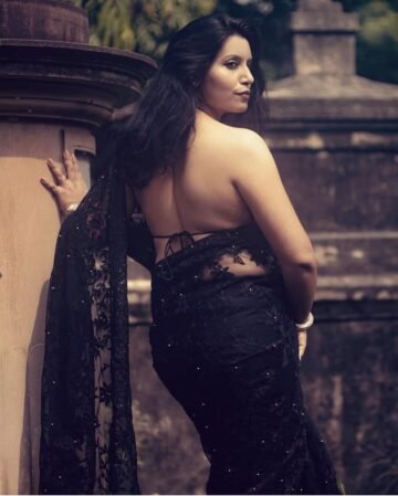DM FOR PROMOTIONSIn Frame-- @the_doe_eyed_gurl#beingtraditional
#sareelove ...