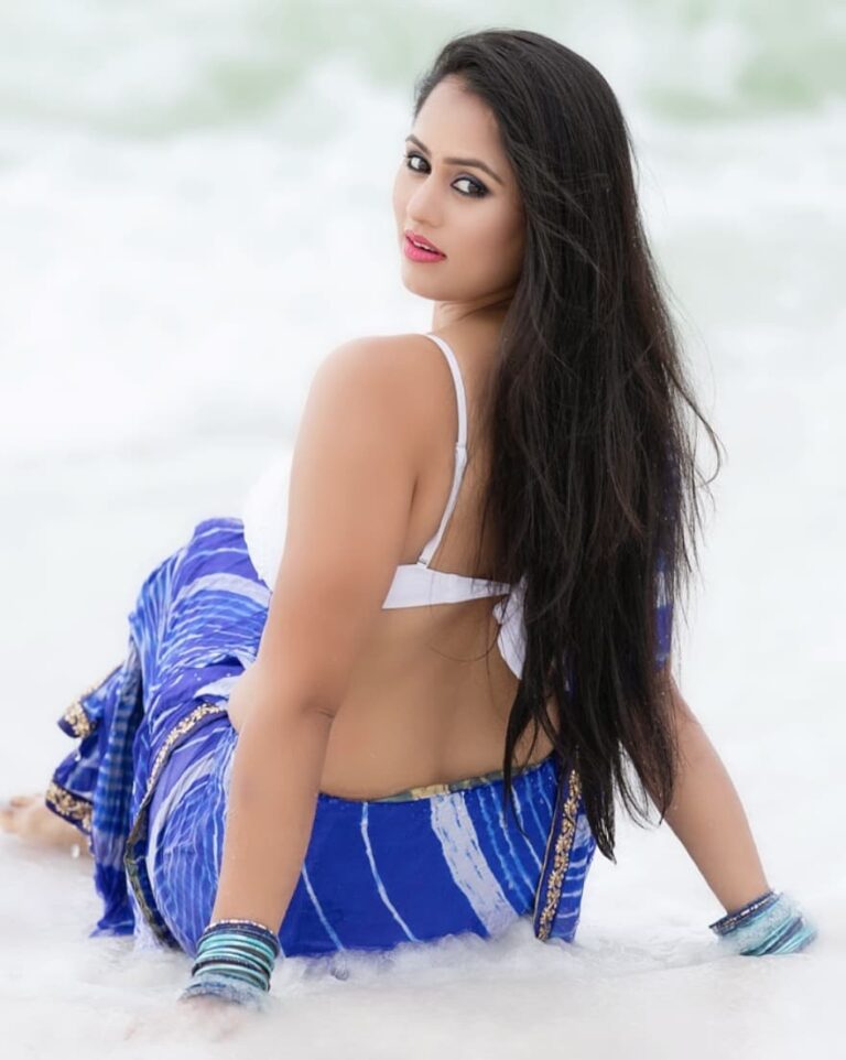 DM FOR PROMOTIONSFOLLOW @being_traditionall
In Frame-- @love_for_lovaniya...