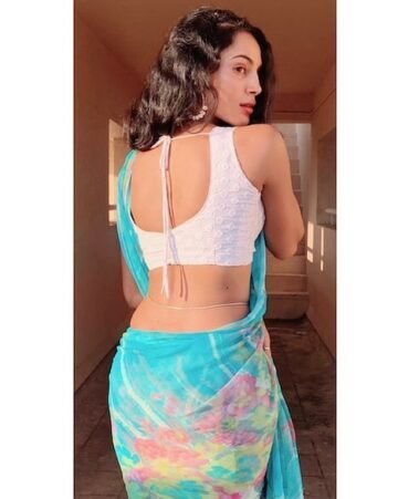 Follow @deevraaharan
.
In Frame-- @deevraaharan
.
Fan page @deevraaharan_fan
....