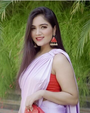 DM FOR PROMOTIONS/SHOUTOUT
In frame -- @
#saree #sareeblousedesigns #sareedrapi...