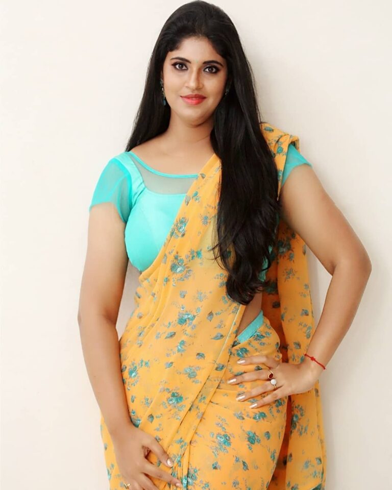 In frame -- @ soniachowdary
#saree #sareeblousedesigns #sareedraping #sareeaddic...