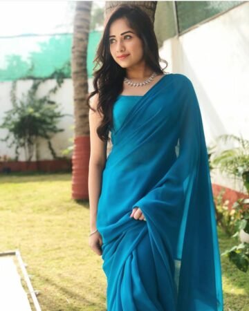 In frame -- @jannatzubair29
#saree #sareeblousedesigns #sareedraping #sareeaddic...