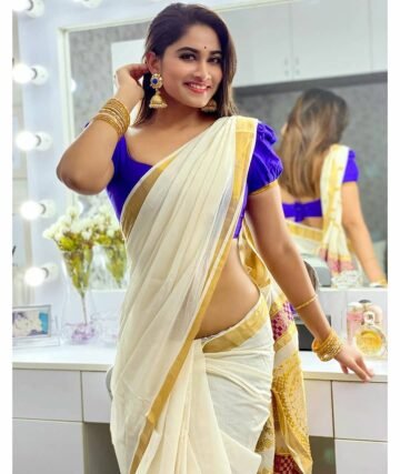 In frame --
#saree #sareeblousedesigns #sareedraping #sareeaddict #sareelovers ...