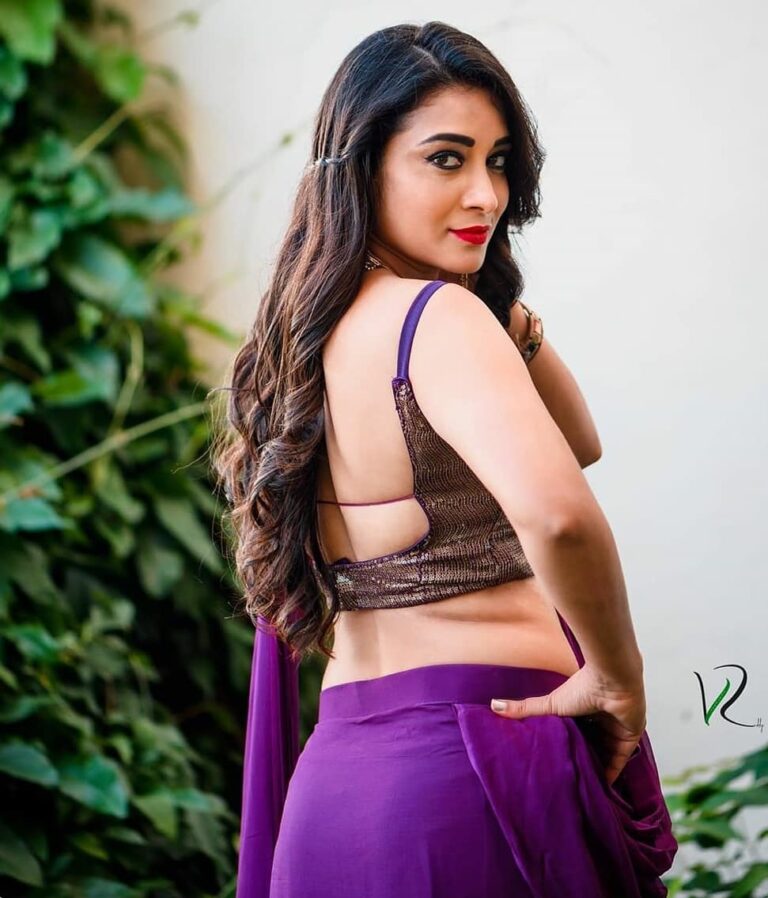 In frame -- @iam_bhanusri
.
PC-- @hit_d_ditto
.
Costume by-- @shilpacouture
@aga...