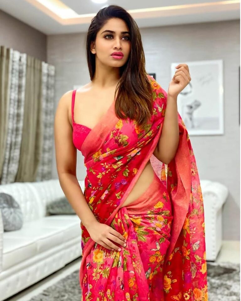 #saree #sareeblousedesigns #sareedraping #sareeaddict #sareelovers #dishapatani ...