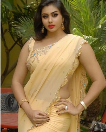 Follow @being_traditionall .
In Frame-- Namitha
.
#namitha
#namithapramod
#nam...