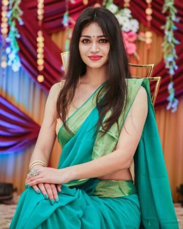 Follow @anjali_sharma_18 .
In Frame-- @anjali_sharma_18
.#bongsundori #bongnar...
