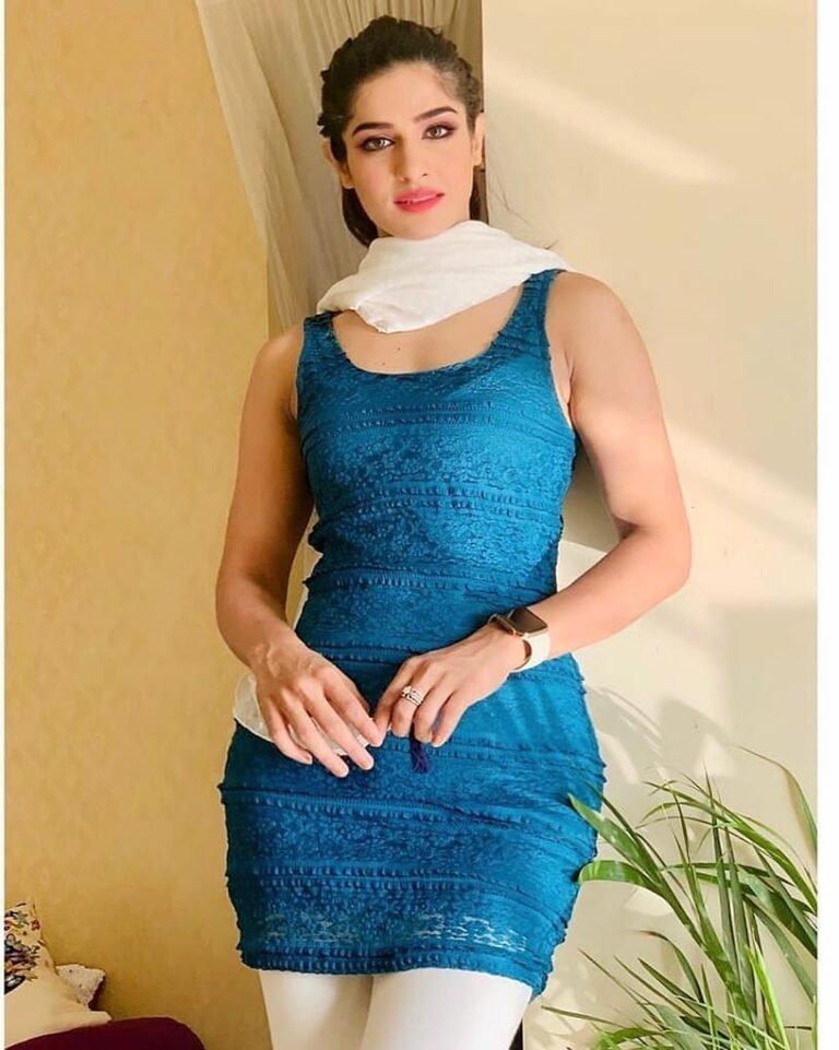 Follow @being_traditionall .
In Frame-- @nehakhanofficial ....