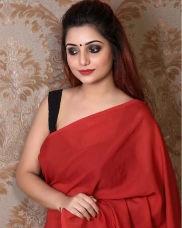 Follow-- @being_traditionall .
In Frame-- @rupsasaha123
#rupsa...