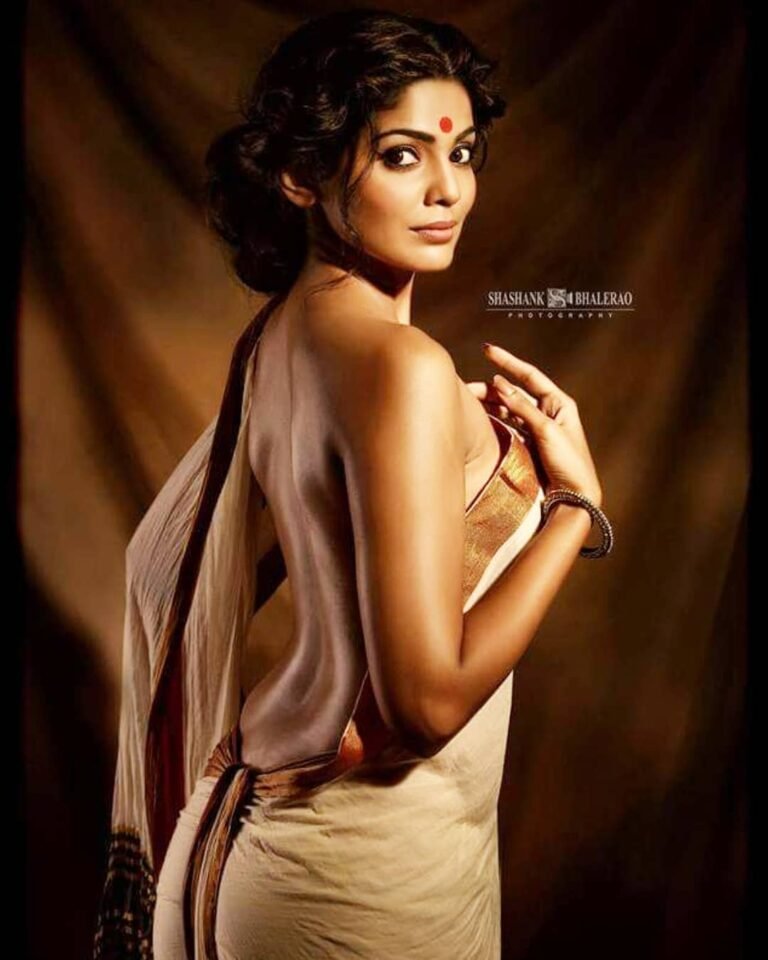 Follow-- @being_traditionall .
In Frame-- @iampoojasawant .
Pic Credits-- @shash...