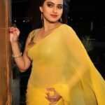 Follow-- @being_traditionall .
In Frame-- @dimplechopadeofficial .
#saree
#kann...