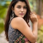 Follow-- @being_traditionall .
In Frame-- @_bongprincess_ .
#bongprincess
#bong...