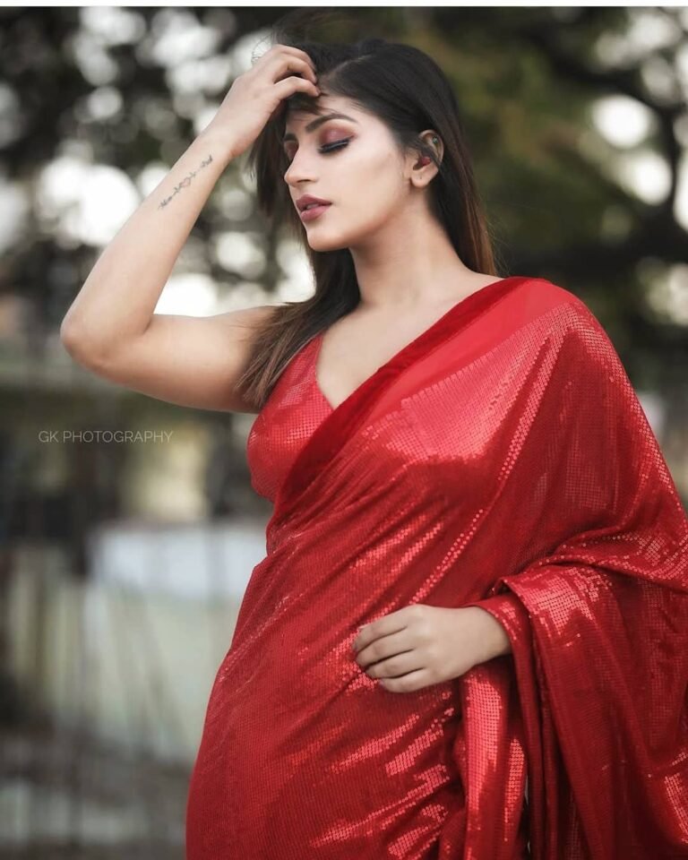 Follow @being_traditionall
In Frame-- @yashikaaannand
.
Makeup & hair-- @vaishu...