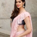 Follow @being_traditionall
In Frame-- @iamraailaxmi
#katrinakaif #deepikapaduko...