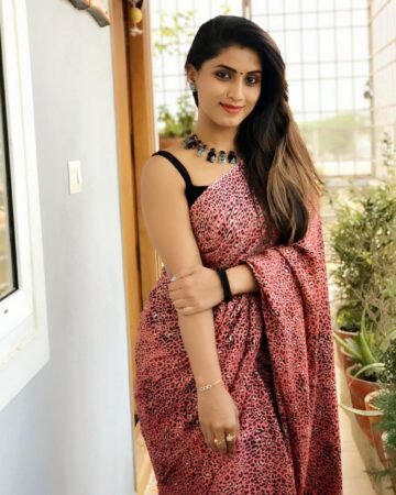 DM FOR PROMOTIONS
.
Follow @being_traditionall .
In Frame-- @chandana_gowda_offi...