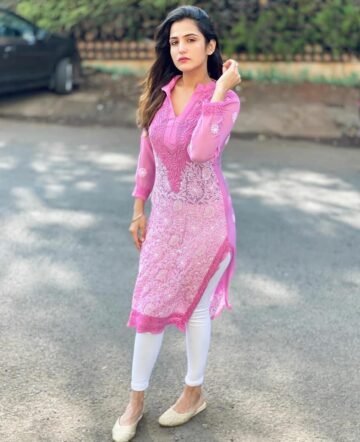 HAPPY HOLI TO ALL FOLLOWERS
.
Follow @being_traditionall .
In Frame-- @riya_kish...