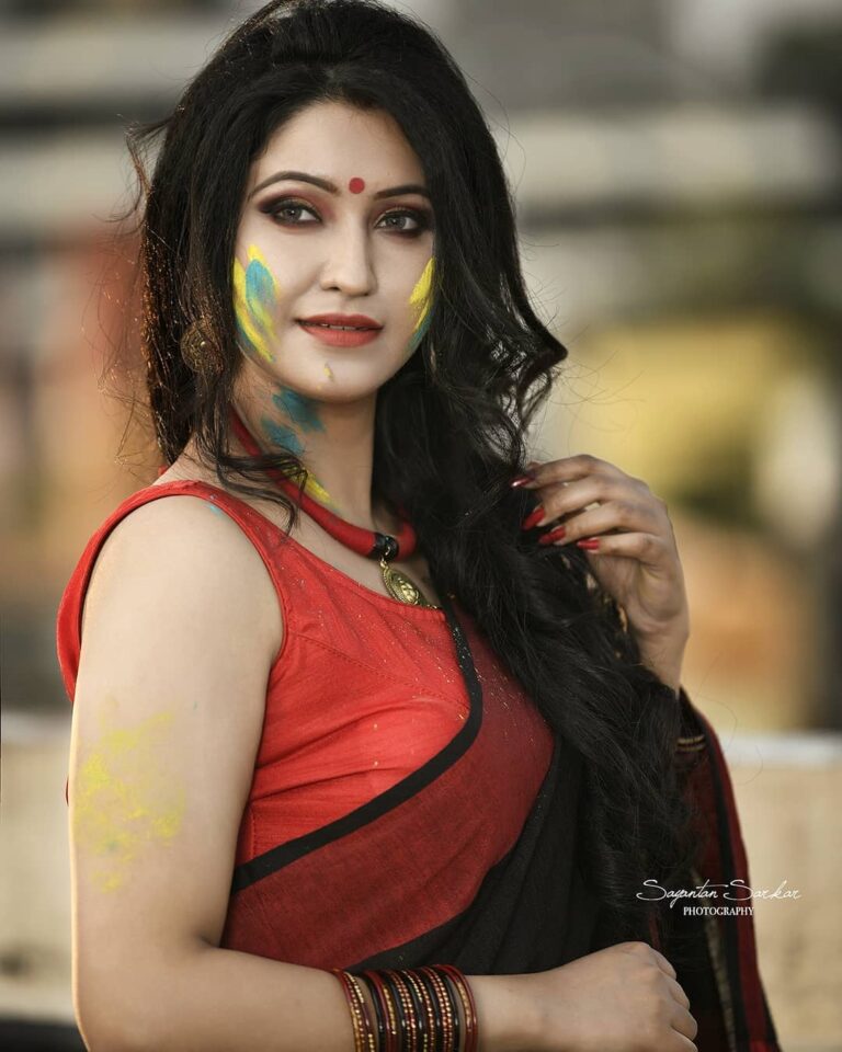 HAPPY HOLI TO ALL FOLLOWERS
.
Follow @being_traditionall .
In Frame-- @tania_g11...