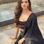 Follow @being_traditionall
In frame-- @sanakhaan21
#saree #sareeblousedesigns #...