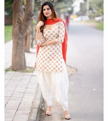 Follow @being_traditionall
In Frame-- @saanvidhiman
#katrinakaif #deepikapaduko...