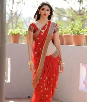 Follow @being_traditionall
In Frame-- Tanvi Vyas
#katrinakaif #deepikapadukone ...